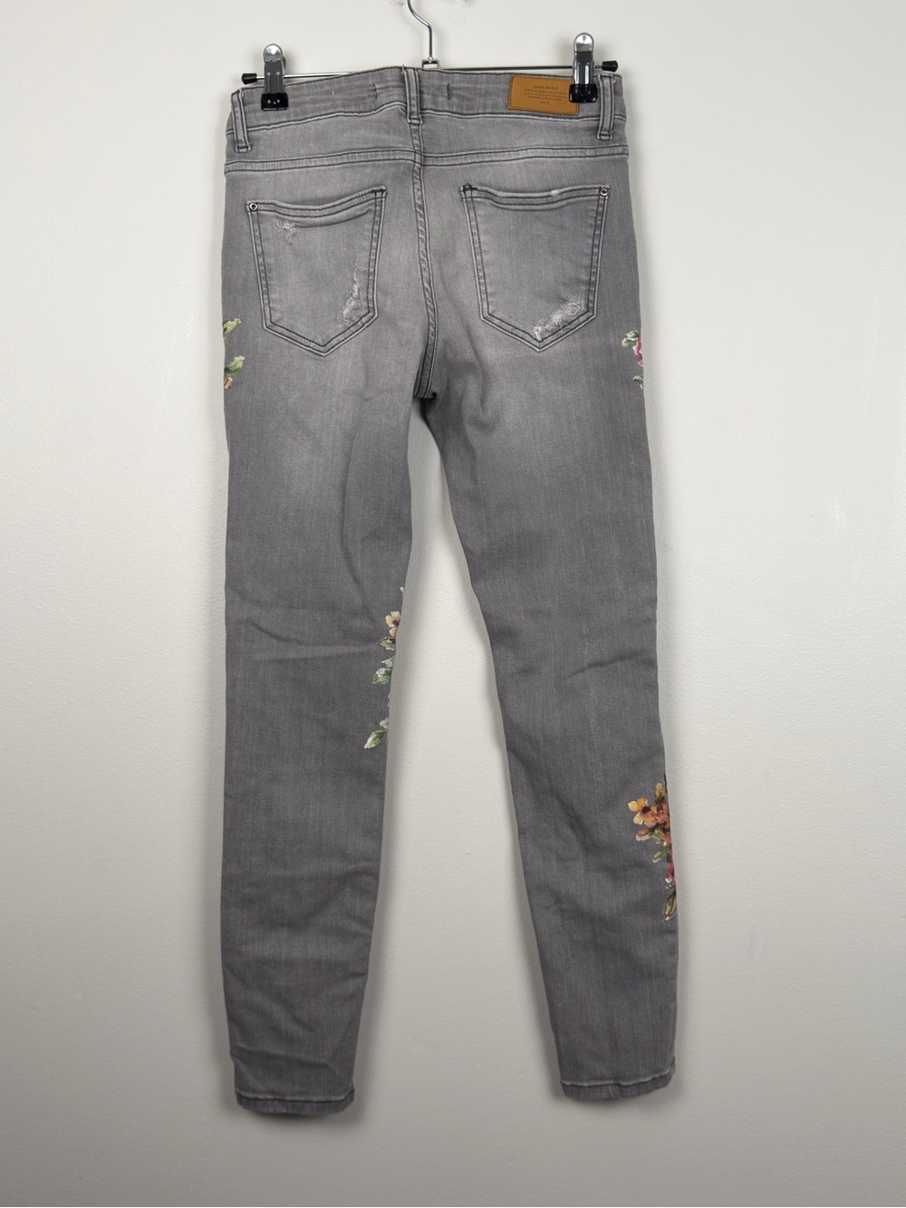 Zara Z1975 Gray Floral Distressed Skinny Jeans Size 2 - Picture 2 of 4
